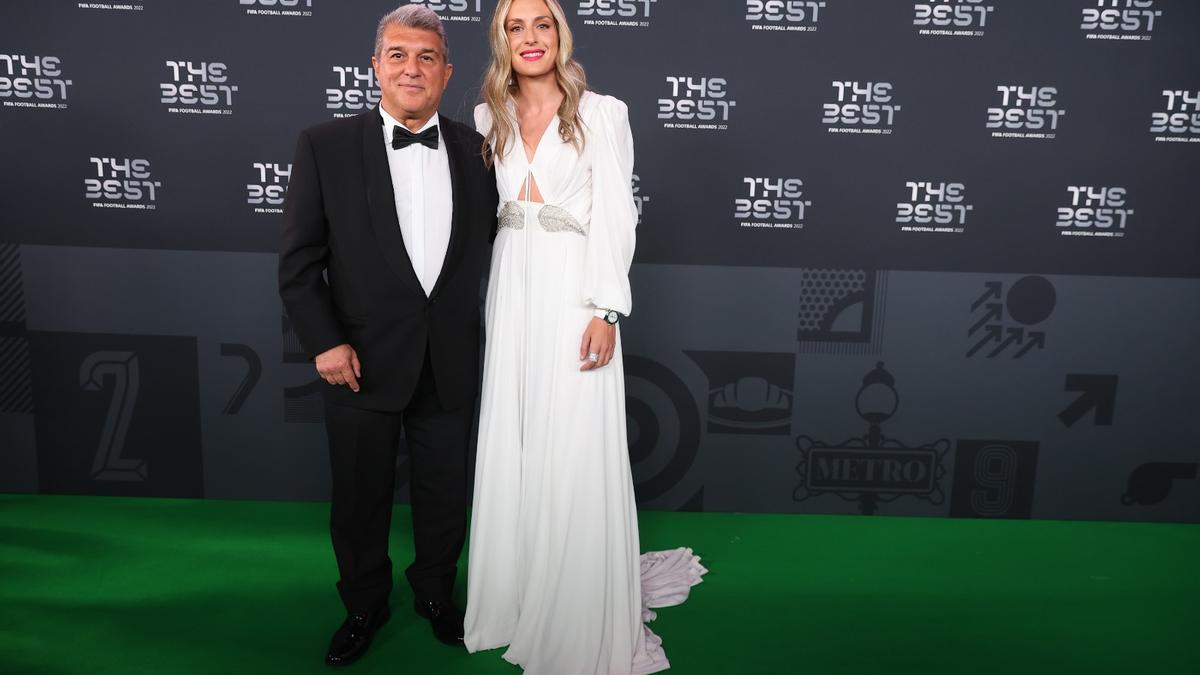 Alexia y Laporta, en la alfombra verde de los premios 'The Best'
