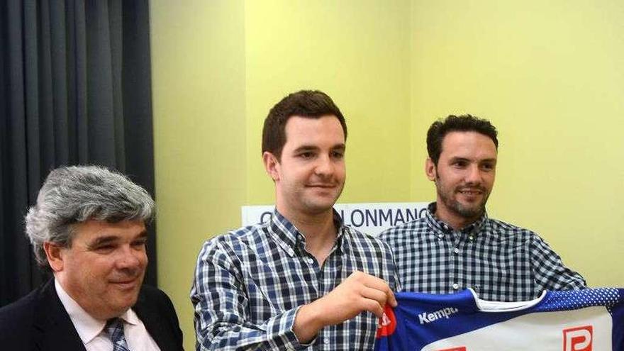 Santi Picallo, Alberto Casares y Jabato en la presentación. // R.Vázquez