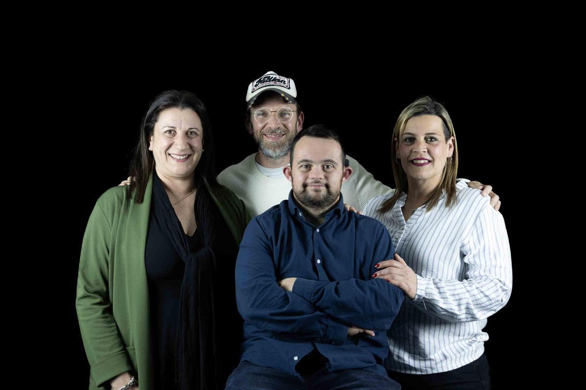 Maria Jesus Gómez, Dir. Clinica Uner. Salva Monleón, dir. corto. Paco Moya, Actor. Lidia Moya, Hermana de Paco.