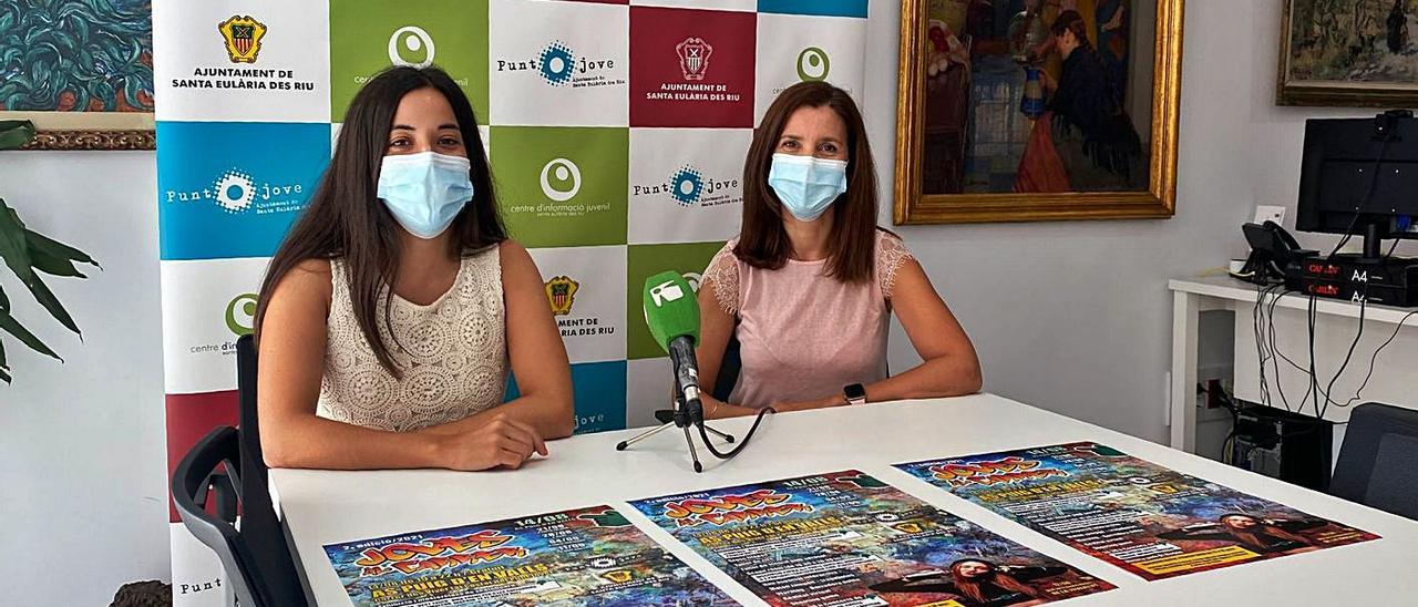 Marisol Ferrer, concejala de juventud, y Eva Navarro en la presentación de ‘Joves al Carrer’. | M.P.