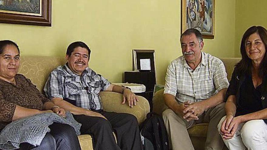 Visita del alcalde de una ciudad de El Salvador a la Casa Consistorial