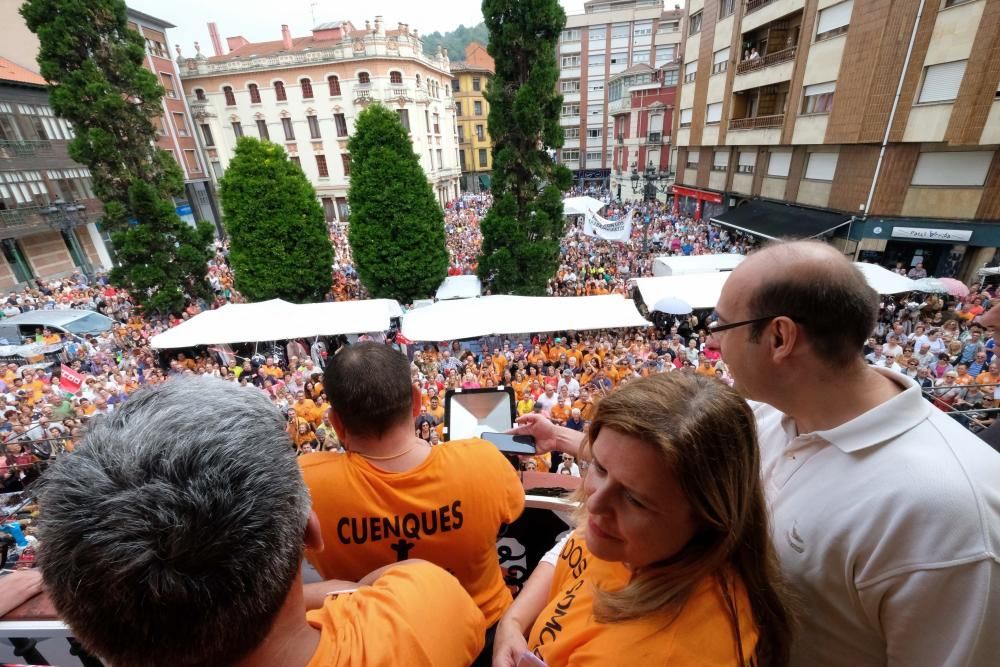 Siete mil personas claman en Langreo contra el cierre de Vesuvius