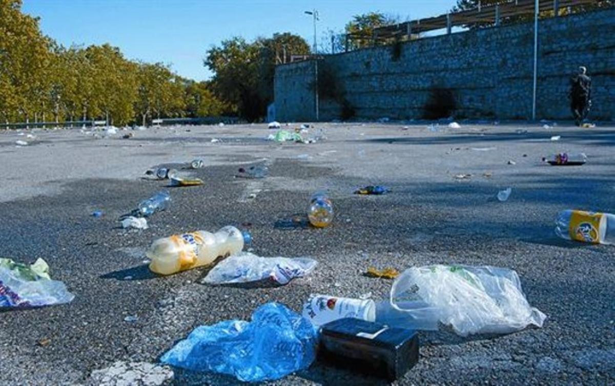 Desolació 8 L’entorn del Madrid Arena, ahir al matí, després de la tràgica festa. Desolació 8 L’entorn del Madrid Arena, ahir al matí, després de la tràgica festa.