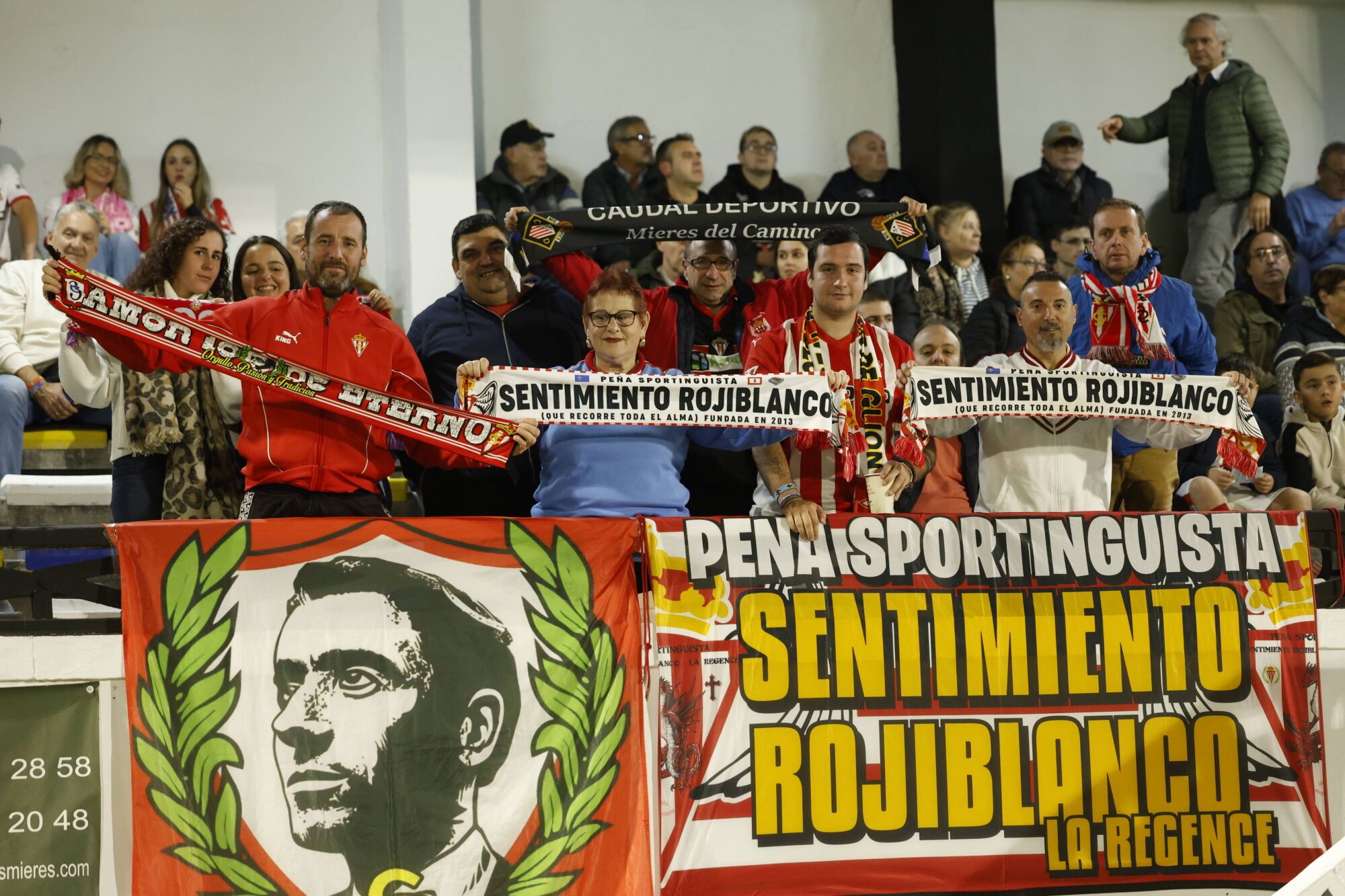 EN IMÁGENES: Gran ambiente en Mieres para el Caudal-Sporting de Copa del Rey