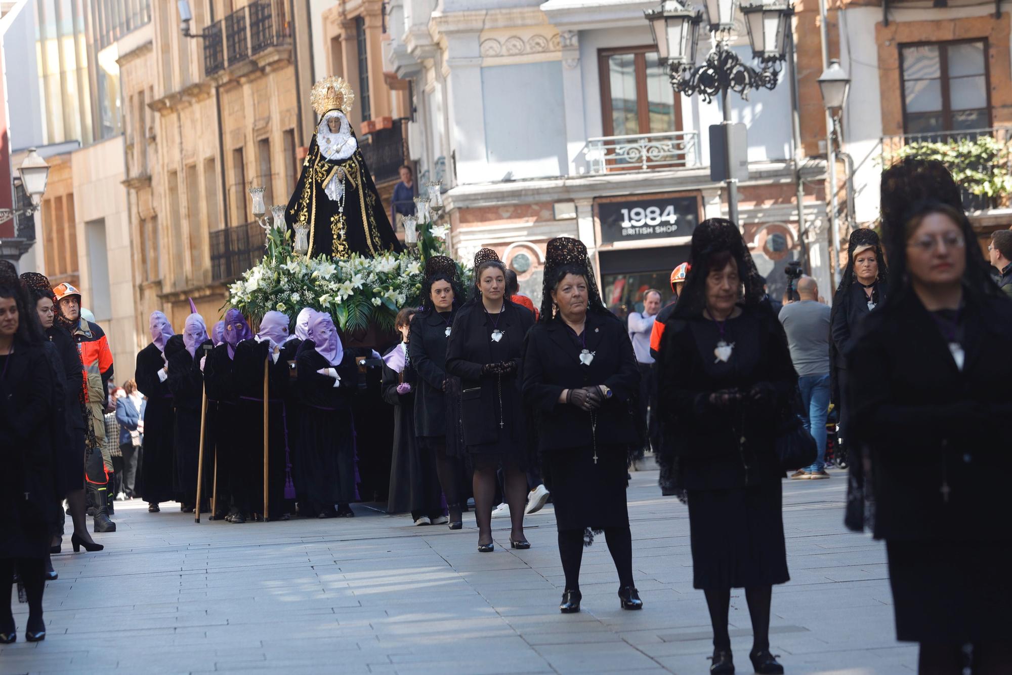 EN IMÁGENES: Así fue la procesión de la Soledad en la Semana Santa de Oviedo