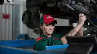Los talleres se quedan sin manos: sueldos de hasta 36.000 euros anuales y miles de vacantes sin cubrir en España