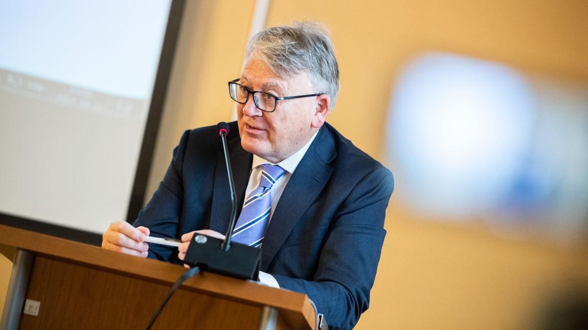 Nicolas Schmit: «Animo el Govern i els interlocutors socials a mantenir una línia de diàleg oberta» Nicolas Schmit: «Animo el Govern i els interlocutors socials a mantenir una línia de diàleg oberta»