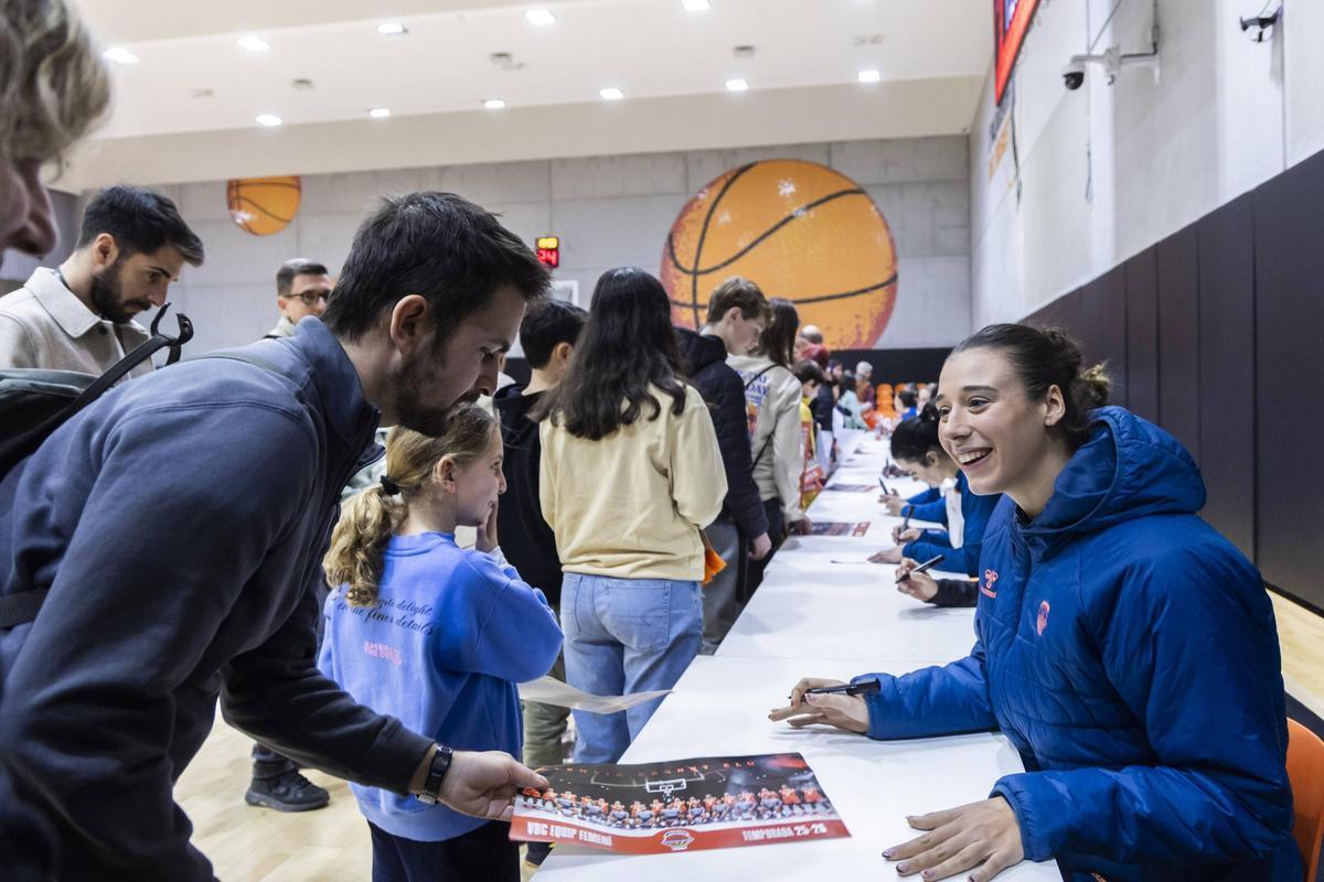 Búscate en el entrenamiento del Valencia Basket Búscate en el entrenamiento del Valencia Basket