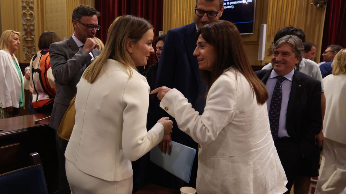 Marga Prohens no debería permitir que Manuela Cañadas fuera la jefa de la oposición, y menos que le esté ganando la partida. | TOMÀS MOYÀ / EUROPA PRESS