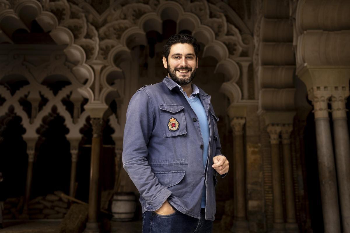 Alejandro Nolasco (Vox) posa en La Aljafería en una imagen antes de una entrevista con este diario.
