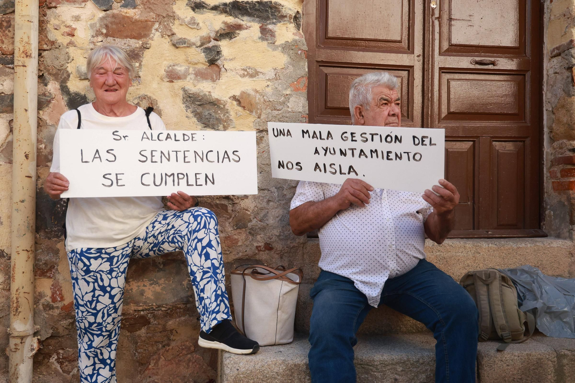 Así ha sido la protesta de los vecinos de Cuartos del Baño en Cáceres