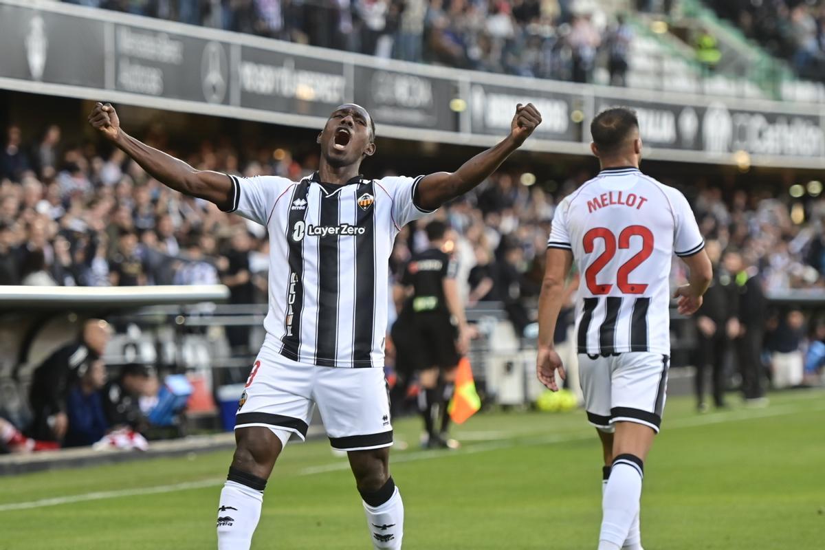 Ousmane Camara celebra el gol del 1-0 del Castellón ante el Granada en Castalia.