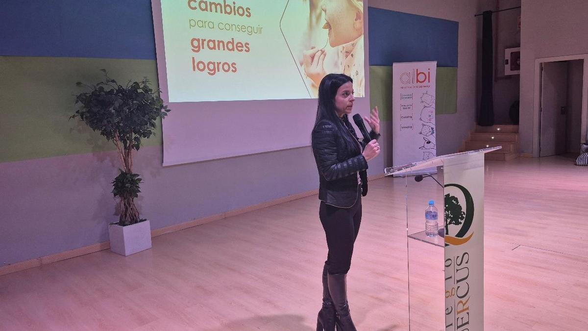 Ponencia de Elena Yagüe en el Colegio Quercus, responsable de desarrollar el estudio "Paladares selectivos".