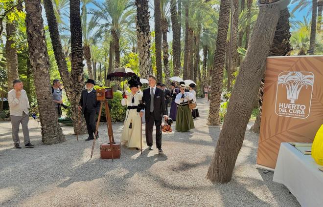 Elche viaja por un día al 1900