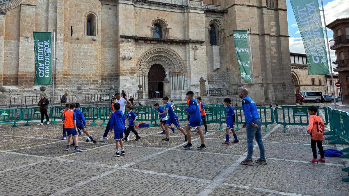 Uno de los partidos que se han celebrado esta tarde en el evento "Fútbol en la calle".