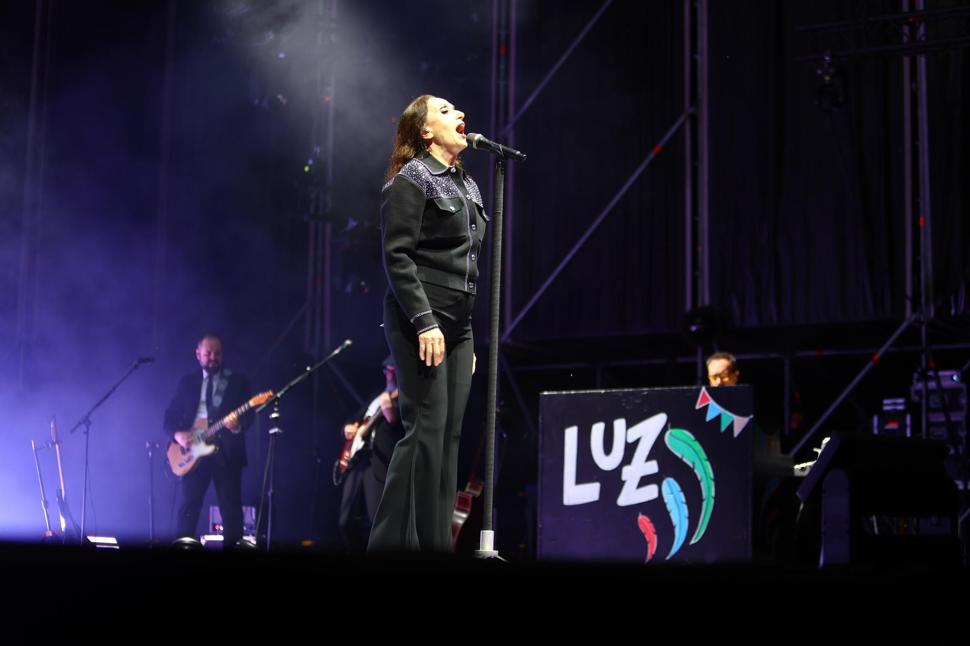 Luz Casal enciende Los Califas