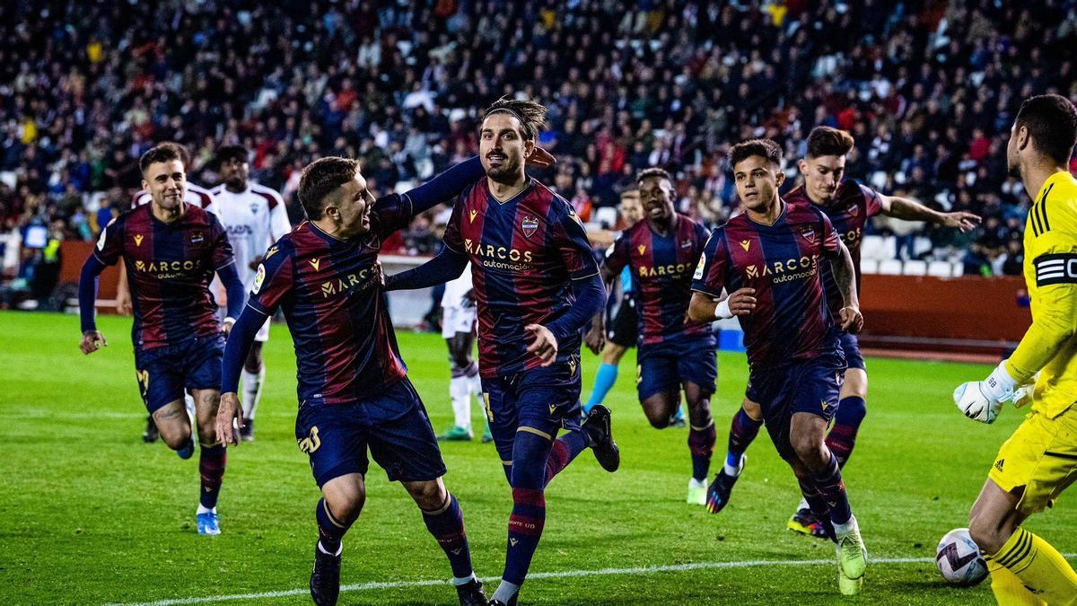 José Campaña desató la locura tras transformar el penalti que supuso el 1-2.