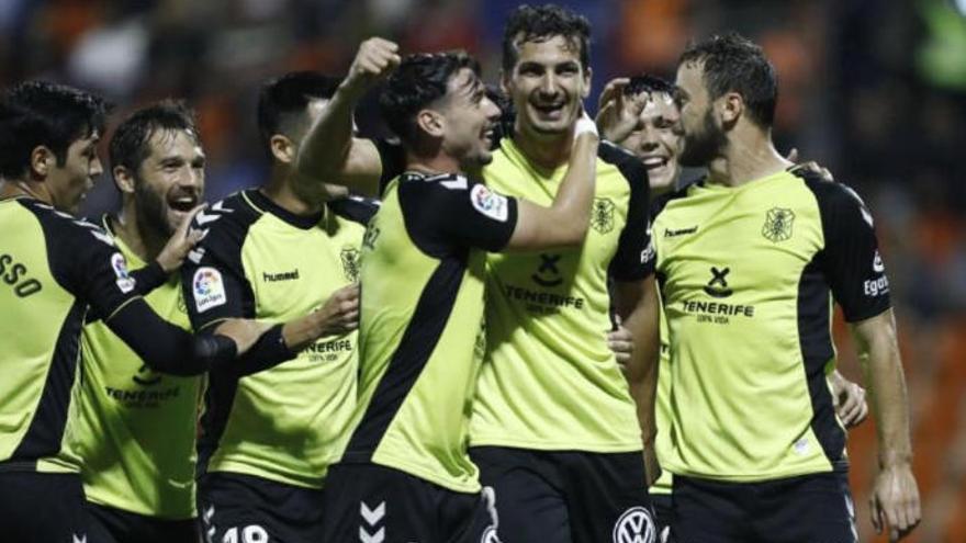 El Tenerife aprovecha la fragilidad del Lugo en su campo