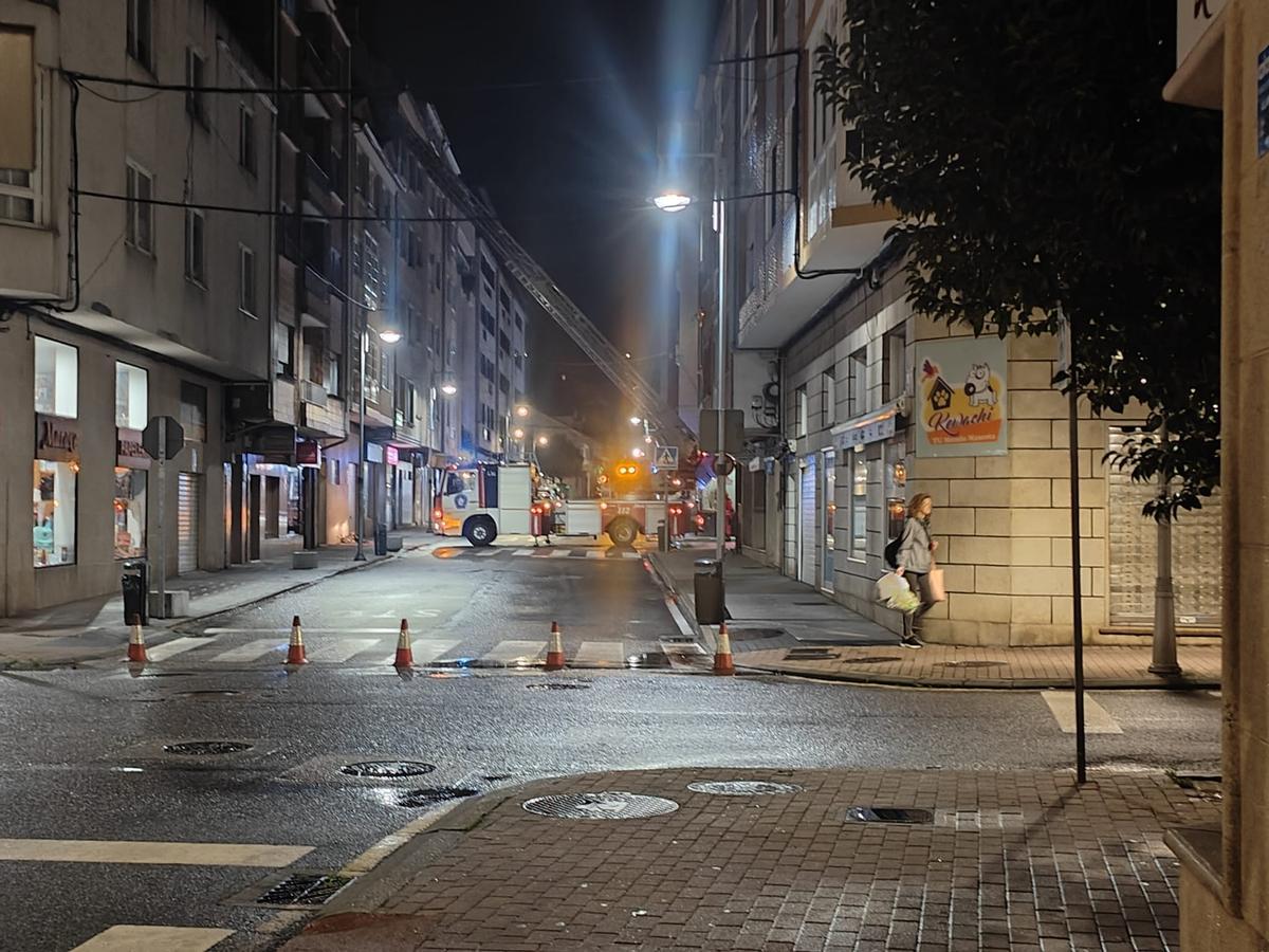 Protección Civil de Cangas en la rúa Baiona.