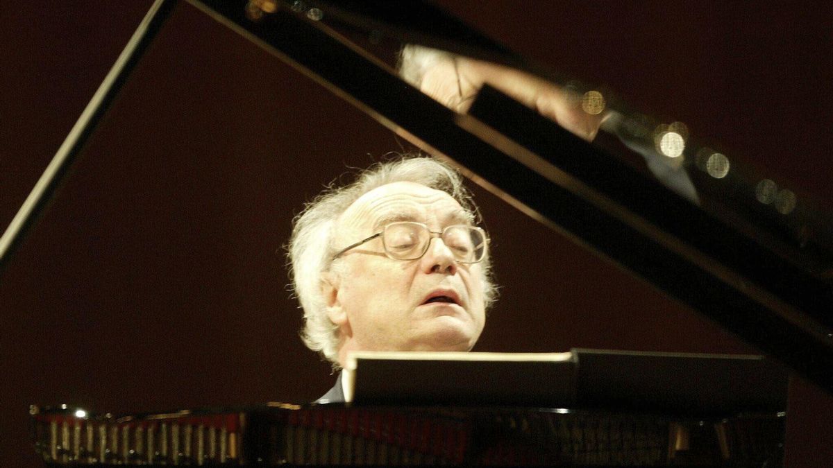 El pianista Alfred Brendel en un concierto en 2004.