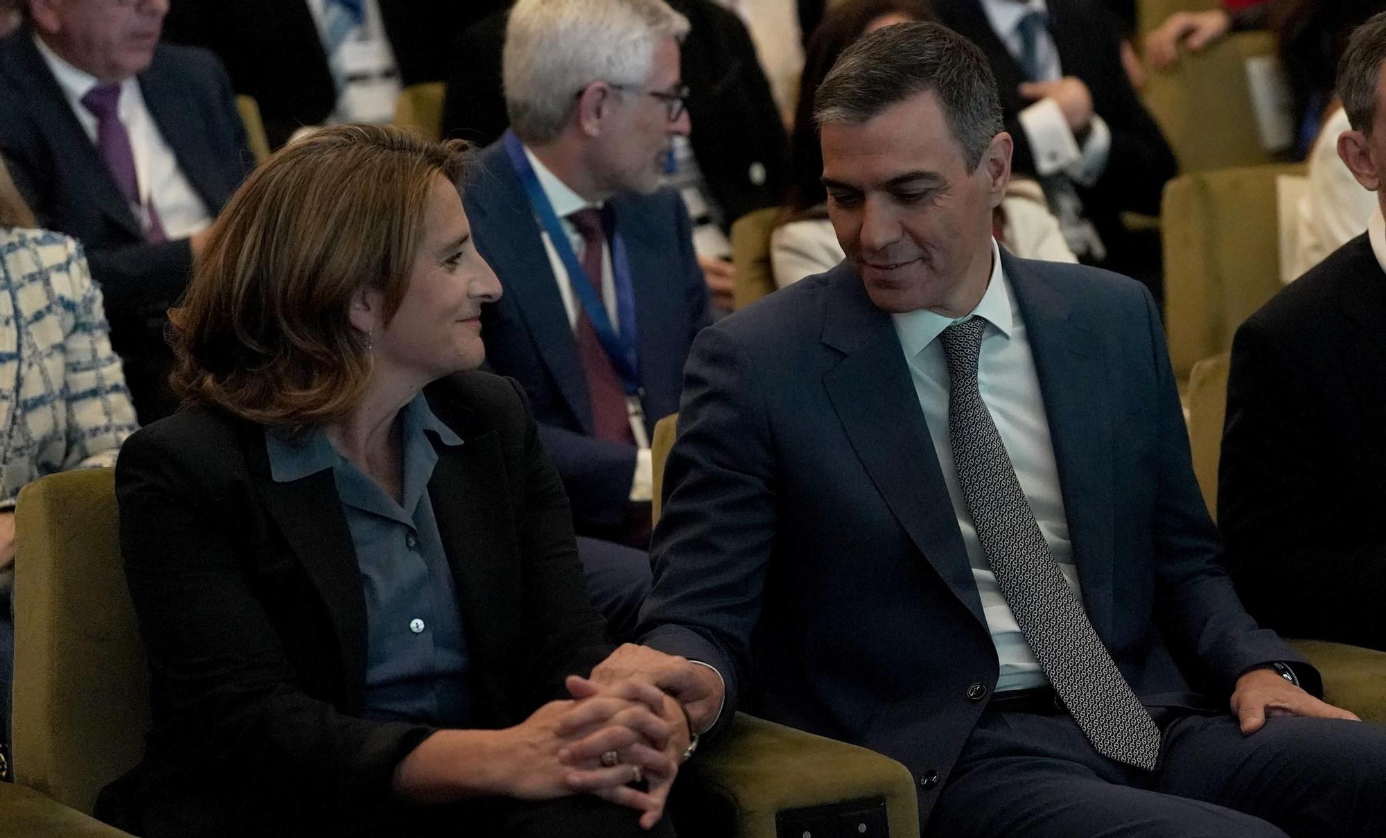 Pedro Sánchez y Teresa Ribera durante la inauguracion de la IV edición del foro "Fondos Europeos" .