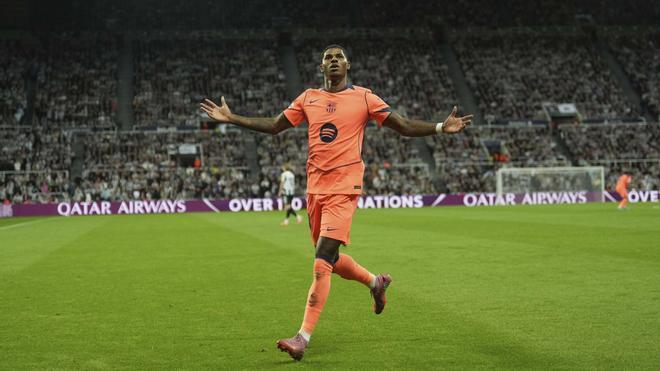 ¡Menudo chicharro! Rashford quería más y marcó este tremendo golazo