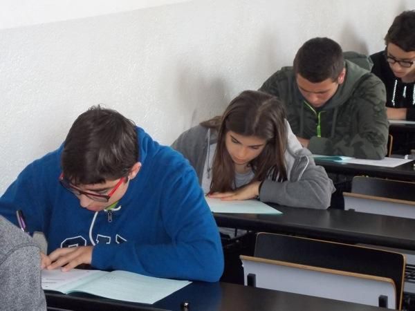 Alumnes participant a les proves Cangur, a Manresa