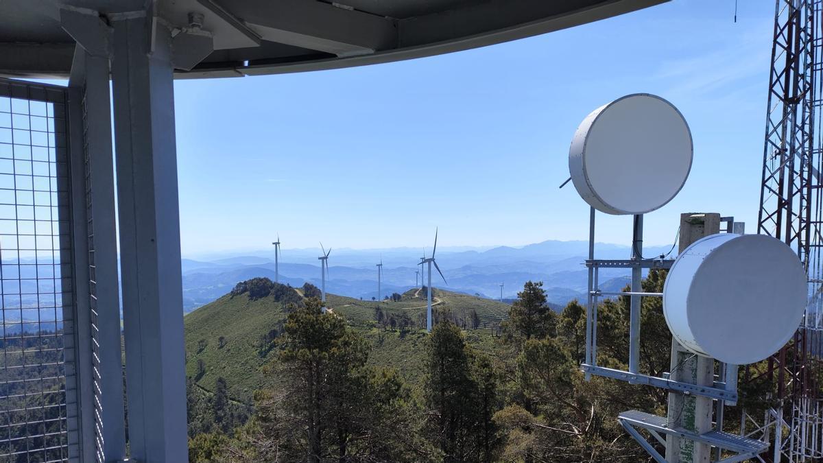 Vista desde la torre del radar bajo el radomo.