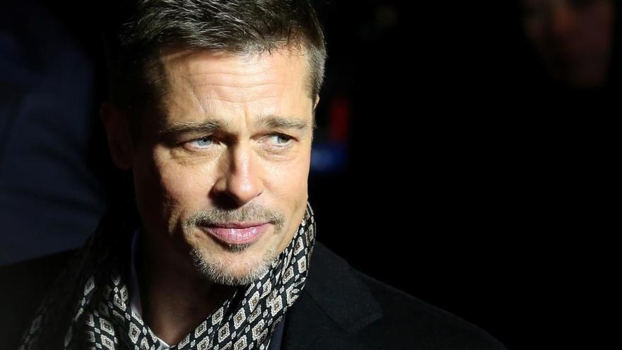 Brad Pitt sopla velas en el peor año de su vida