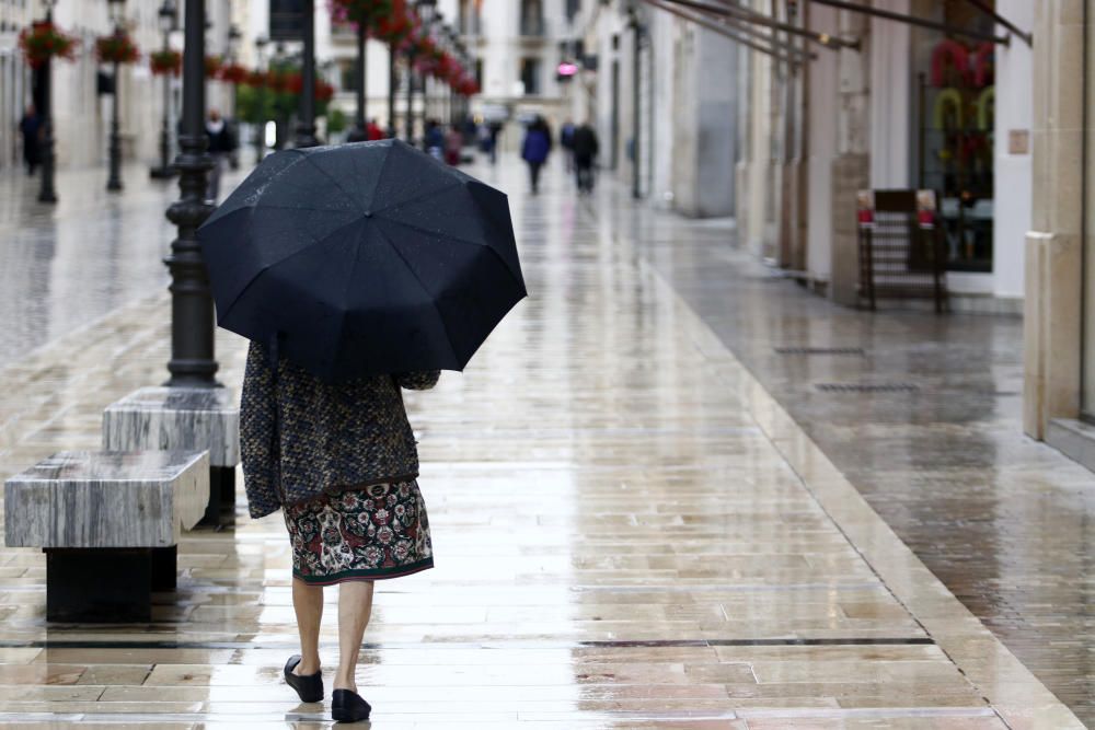 Jornada pasada por agua en la capital, sobre todo durante la mañana, mientras los ciudadanos viven las que podrían ser sus últimas jornadas en la fase 0 de la desescalada.