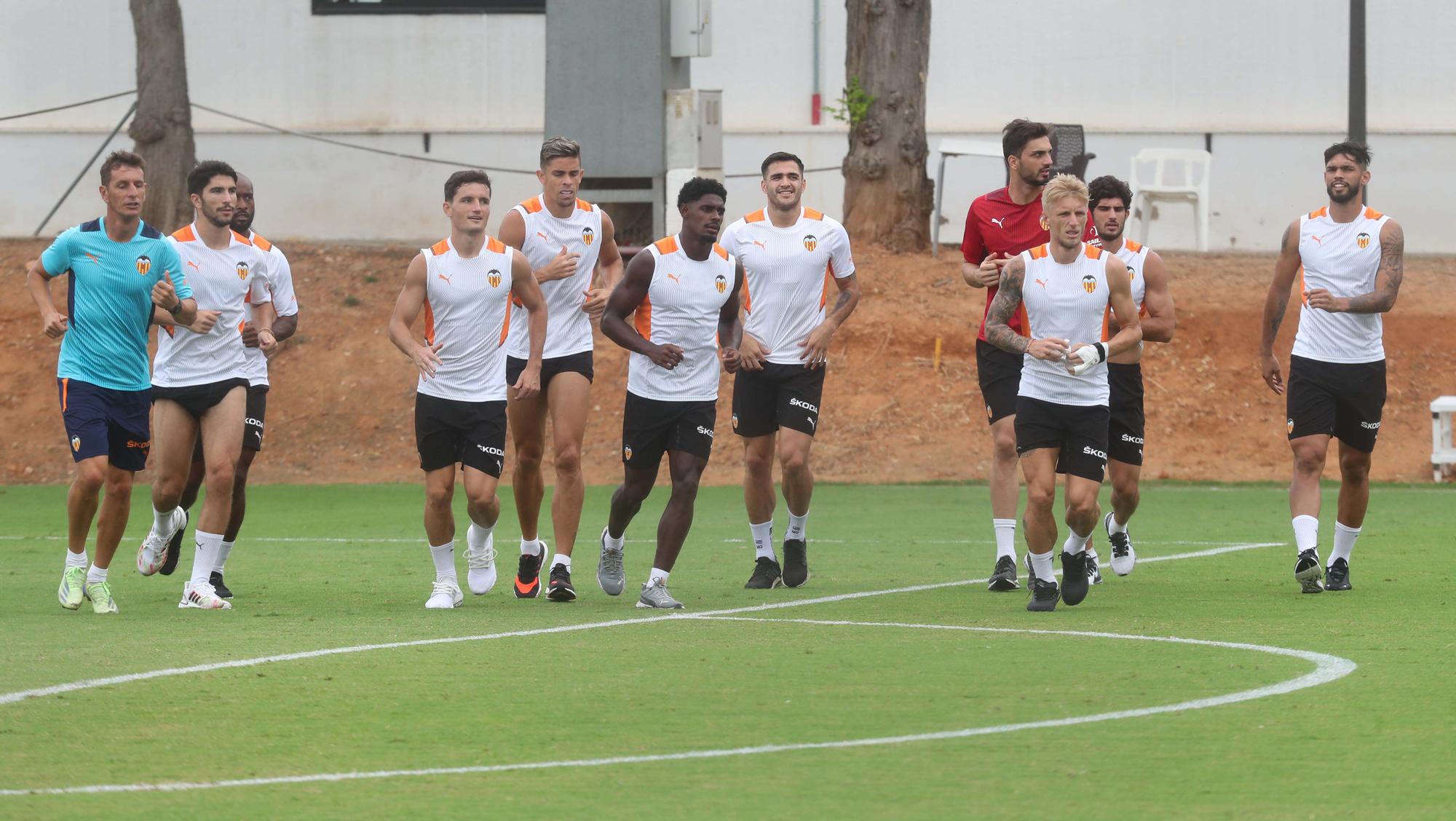 Entrenamiento en dos grupos para el Valencia CF