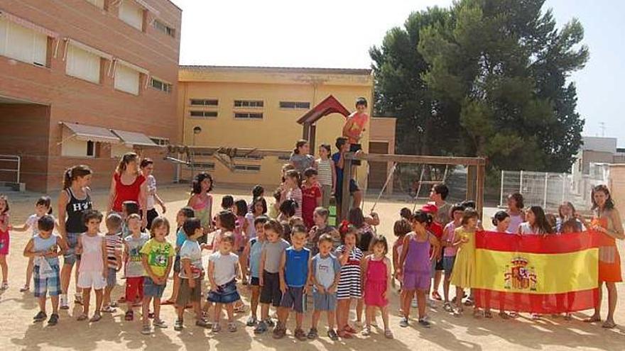 Los niños que asisten a la escuela de verano.