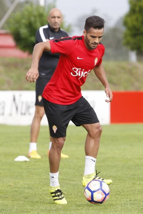 Entrenamiento del Sporting tras la derrota frente al Barcelona