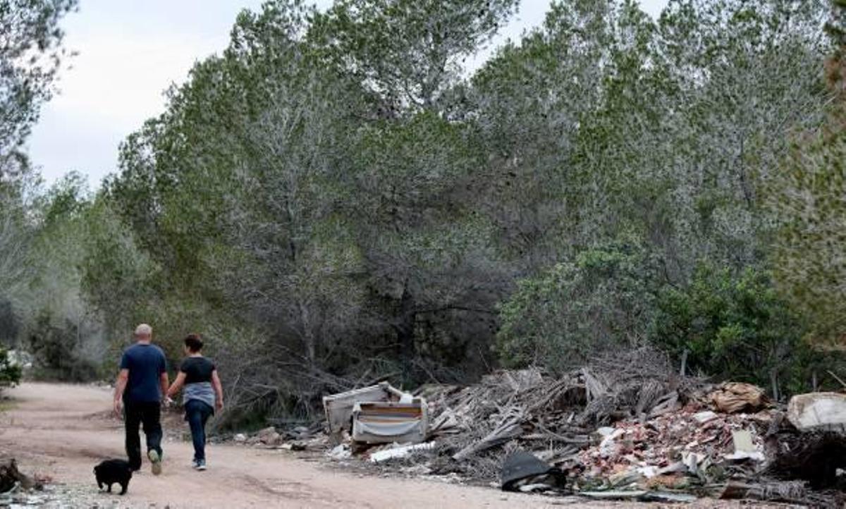 El camino de la basura de Serra Gelada
