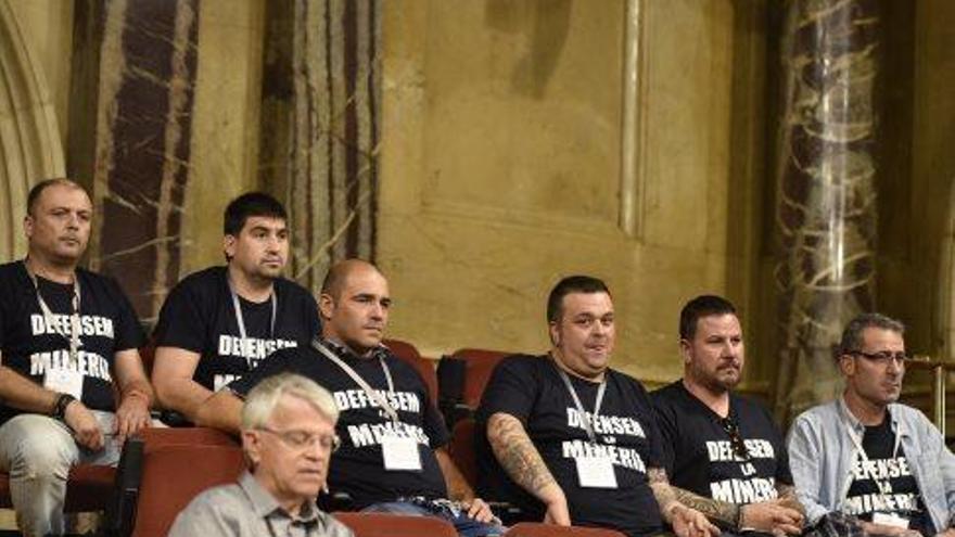 Representants dels treballadors de la mineria, ahir al Parlament