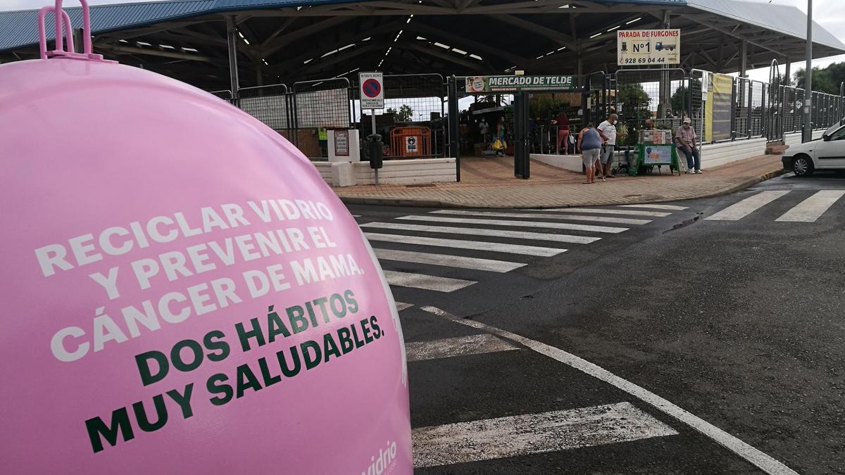 Uno de los contenedores a la puerta del mercado de Telde