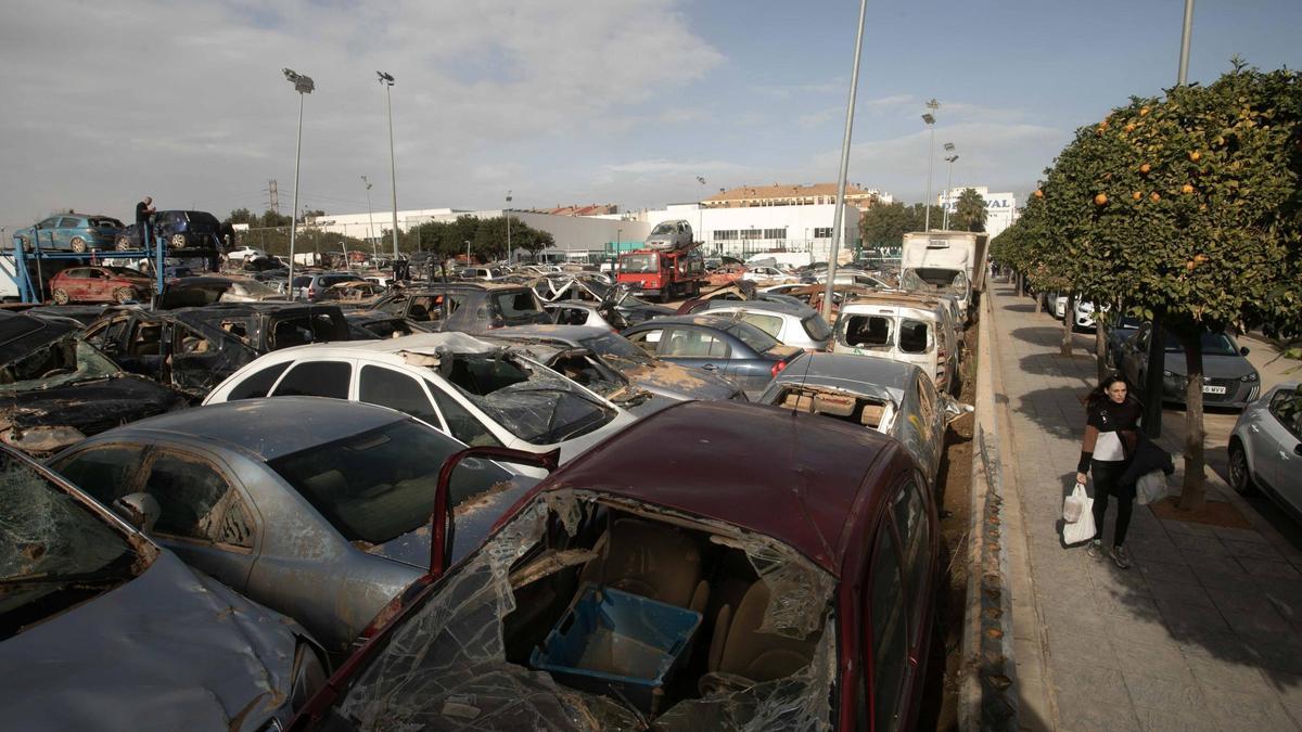 Campa de coches afectados por la dana en un municipio de l’Horta Sud, en una imagen captada el 22 de enero de 2025.