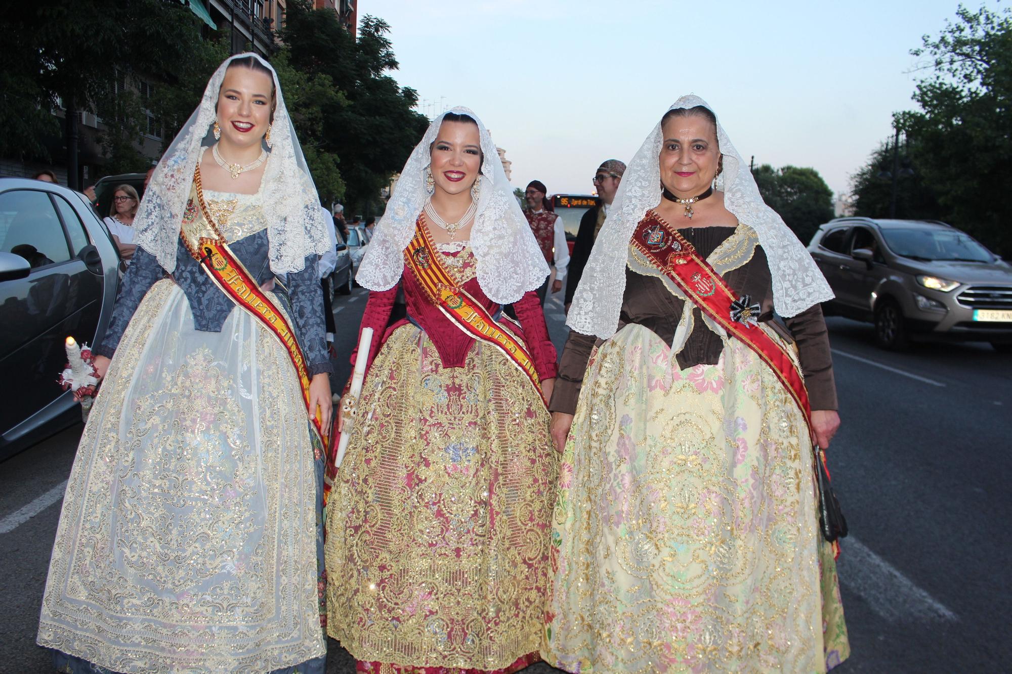 Carmen, Nerea, las cortes y las fallas de Zaidía acompañan al Cristo de la Fe