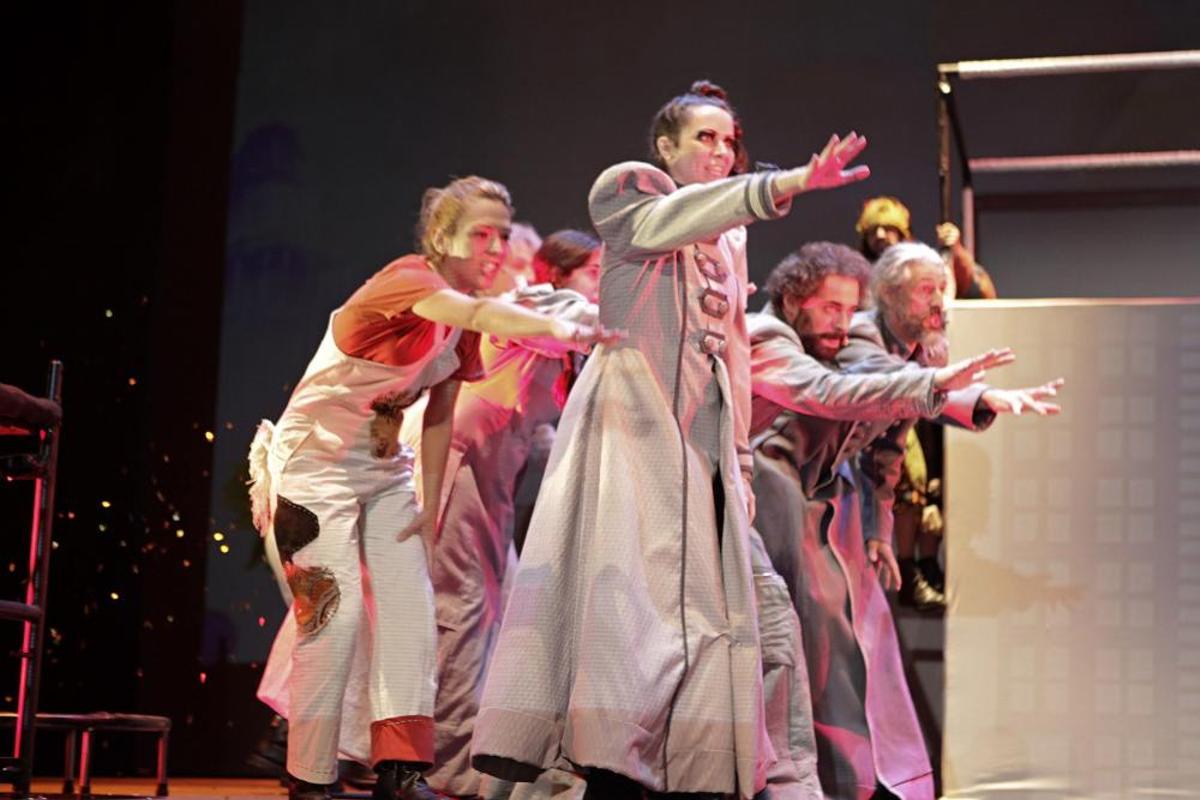 Presentación de "Teatro del Cuervo"