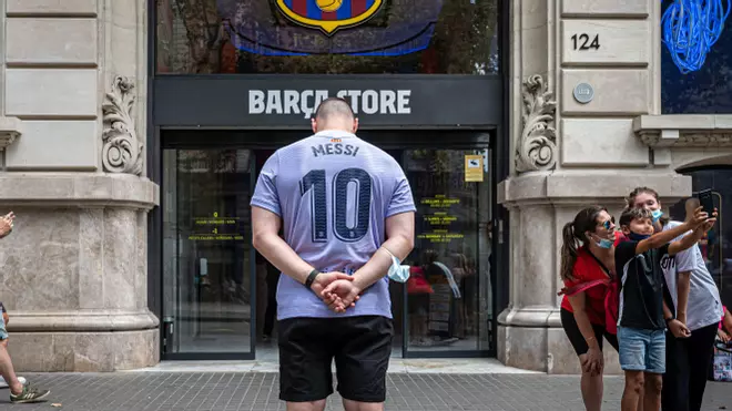 Minuto de silencio ante la Botiga del Barça