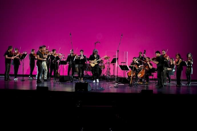 20-04-19 GENTE Y CULTURA. AUDITORIO ALFREDO KRAUS. LAS PALMAS DE GRAN CANARIA. Concierto Bach Rock. Clausura del International Bach Festival 2019 con un concierto de la orquesta del festival y el guitarrista Iñaki Antón, de Extremoduro  | 20/04/2019 | Fotógrafo: Juan Carlos Castro