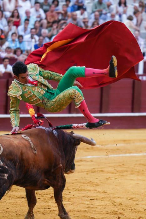 En la última cita taurina de esta feria en la plaza de toros de La Malagueta, se lidiaron toros de Gabriel Rojas. El cartel lo formaron Santana Claros, Juan Carlos Benítez y Miguel Aguilar.