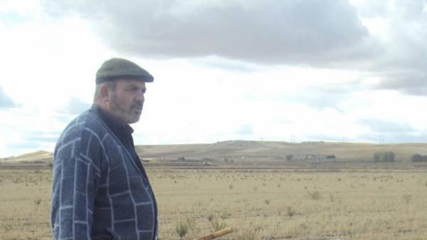 Un galguero con un precioso macho en el corredero de Sanzoles