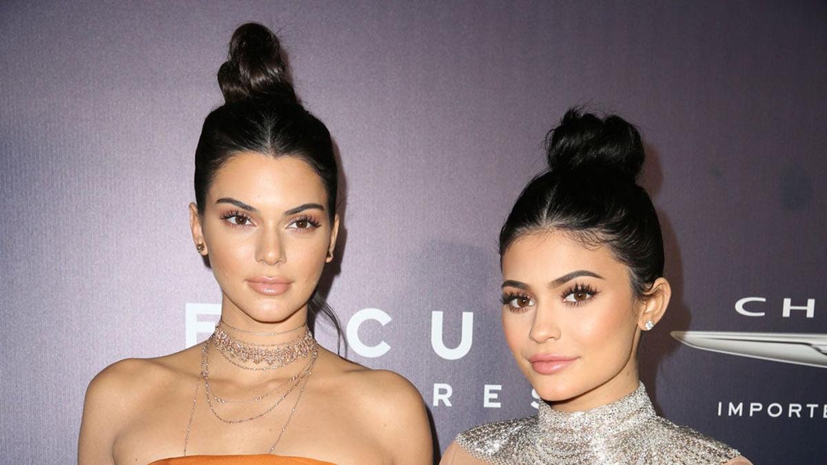 Kendall y Kylie Jenner en la 'after party' de los Globos de Oro 2017