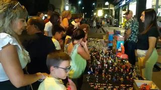 La noche de compras y música en Priego atrae a numerosos clientes