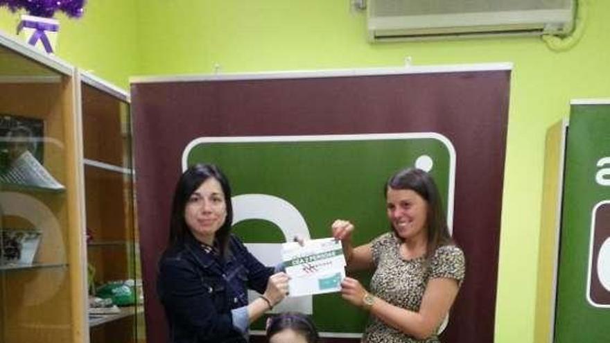 Rocío Mato logra el tercer premio del Día da Nai de ACOE