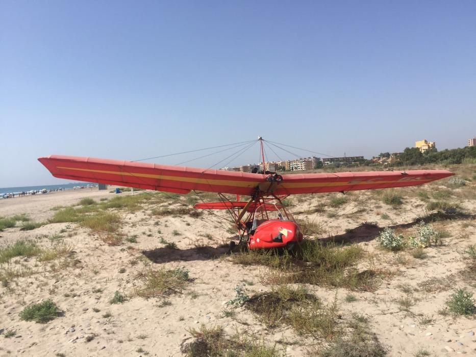 Un ultraligero aterriza de emergencia en la playa de Sagunt