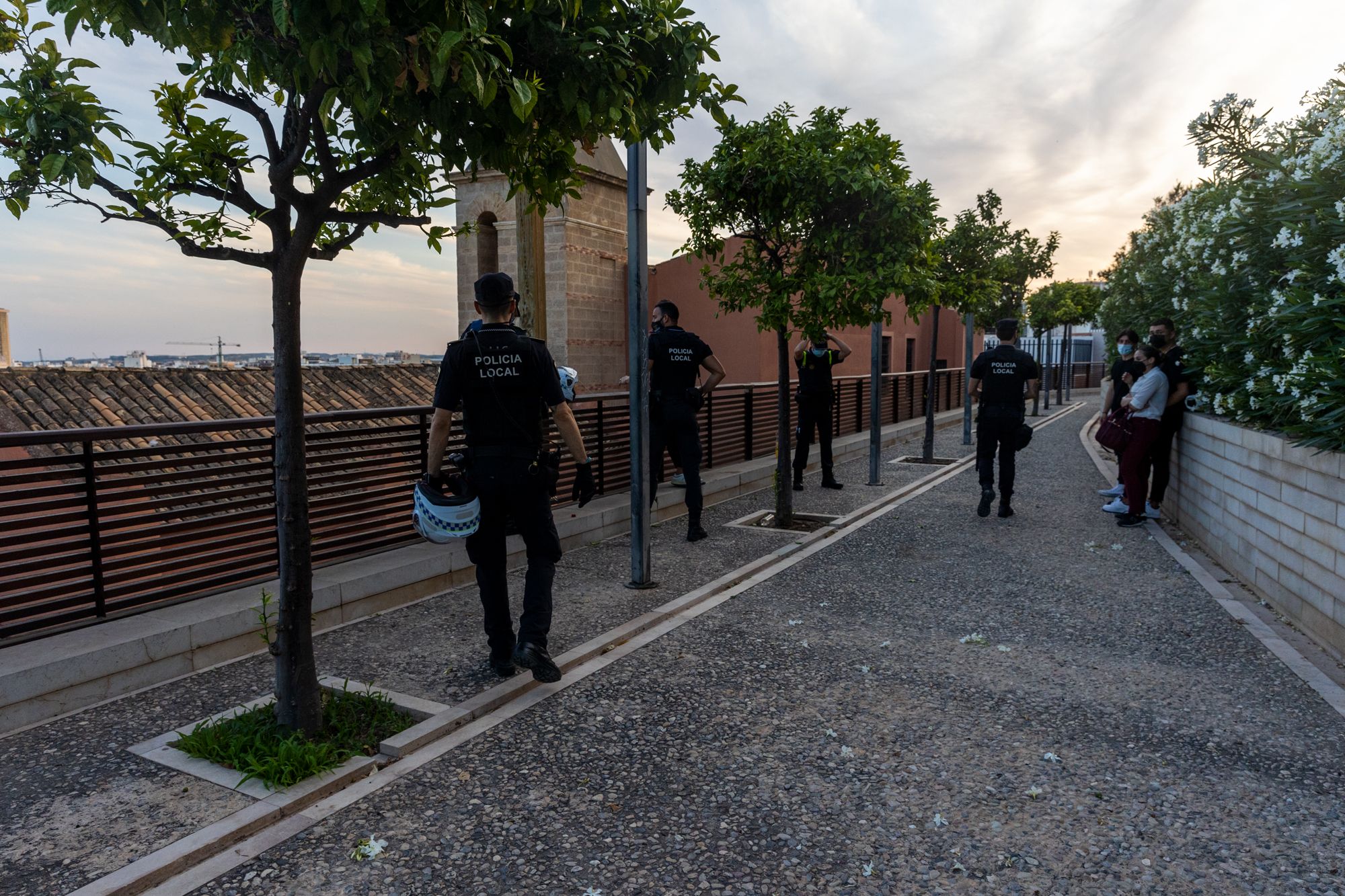 Máxima presión policial contra los botellones para frenar los contagios de covid en Alicante