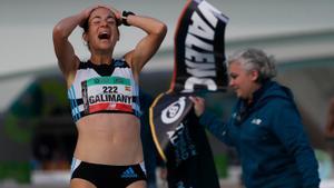 Marta Galimany, feliz en la meta de València.