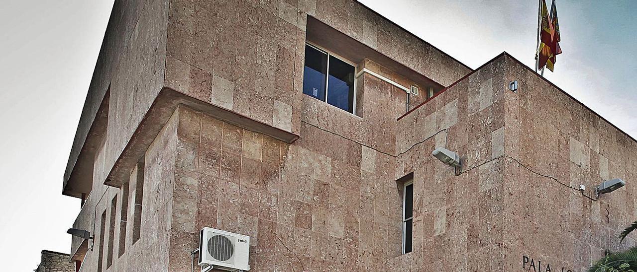 Edificio de los antiguos juzgados de Alcoy, en la plaza de Al-Azraq. | JUANI RUZ